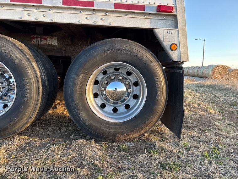 image for item DZ5216 1999 Wilson DWH-400C grain trailer