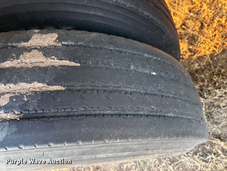 image for item DZ5216 1999 Wilson DWH-400C grain trailer