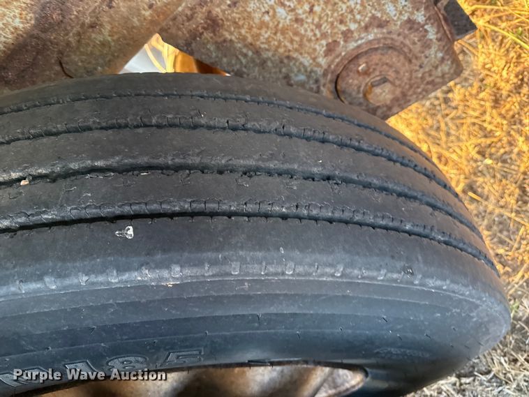 image for item DZ5216 1999 Wilson DWH-400C grain trailer