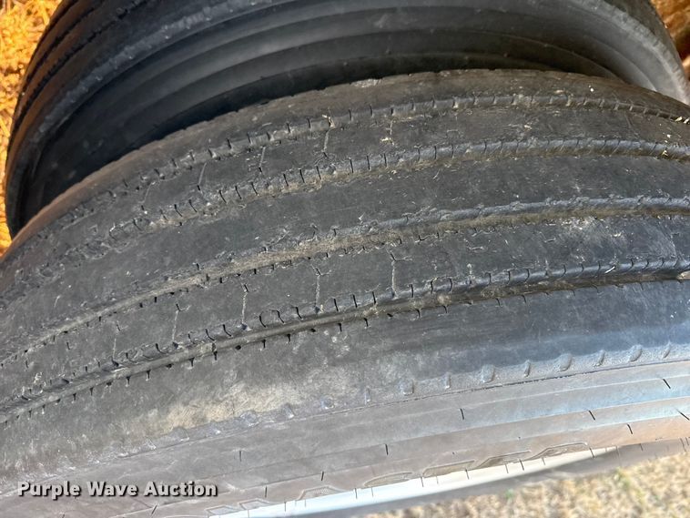 image for item DZ5216 1999 Wilson DWH-400C grain trailer