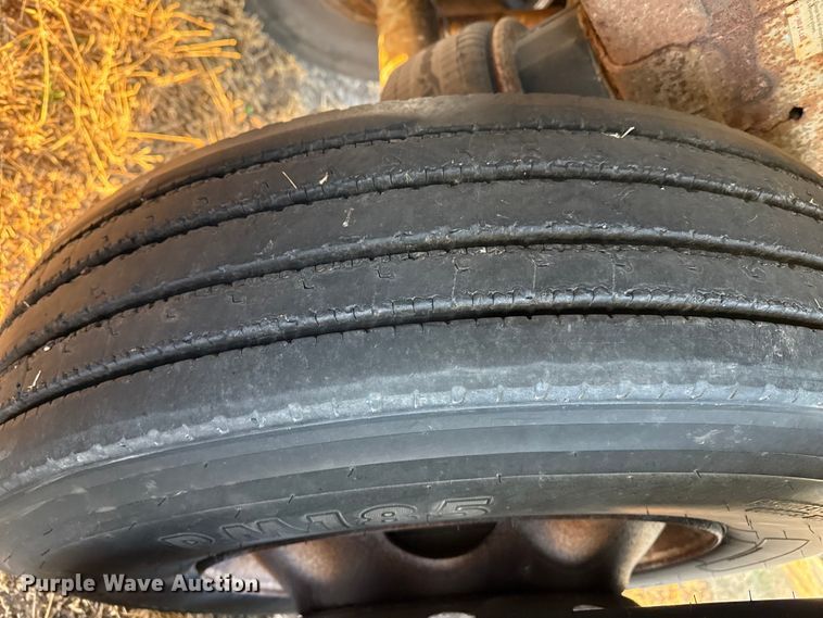 image for item DZ5216 1999 Wilson DWH-400C grain trailer