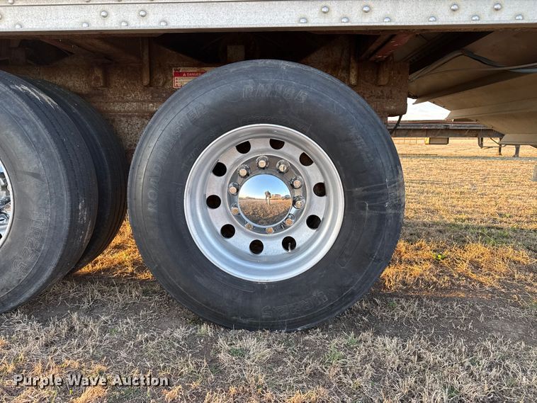 image for item DZ5216 1999 Wilson DWH-400C grain trailer