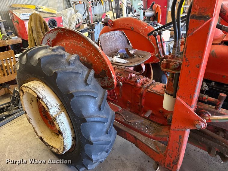 image for item DZ5276 1959 Ford 641 tractor