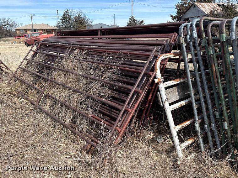 image for item DZ5300 (33) Grainfield Supply livestock panels