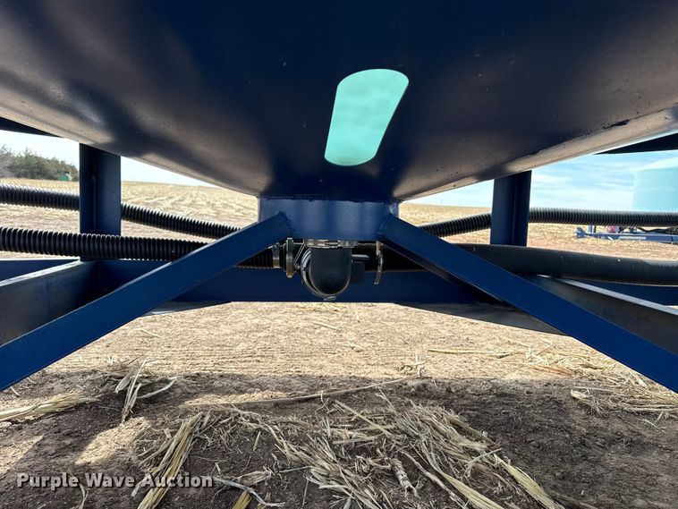 image for item DZ5305 2013 Skiles Industries nurse tank trailer