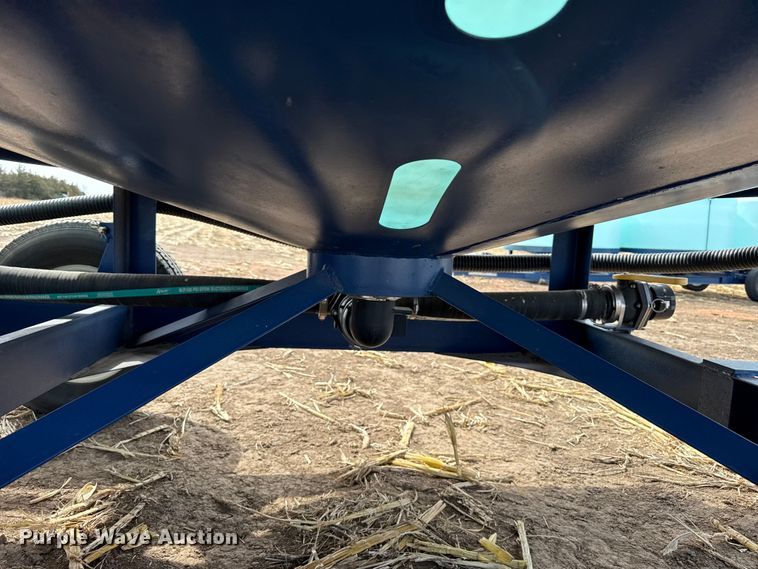 image for item DZ5305 2013 Skiles Industries nurse tank trailer