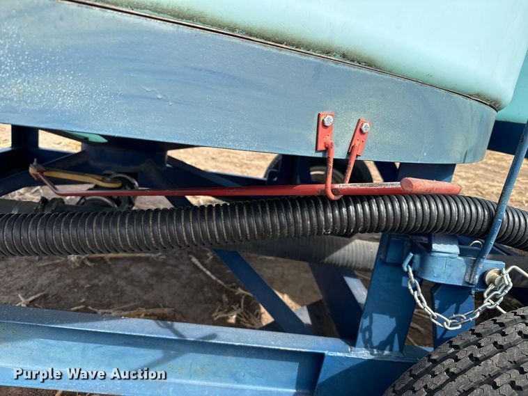 image for item DZ5305 2013 Skiles Industries nurse tank trailer