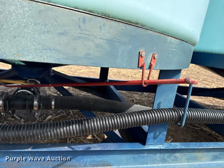 image for item DZ5305 2013 Skiles Industries nurse tank trailer