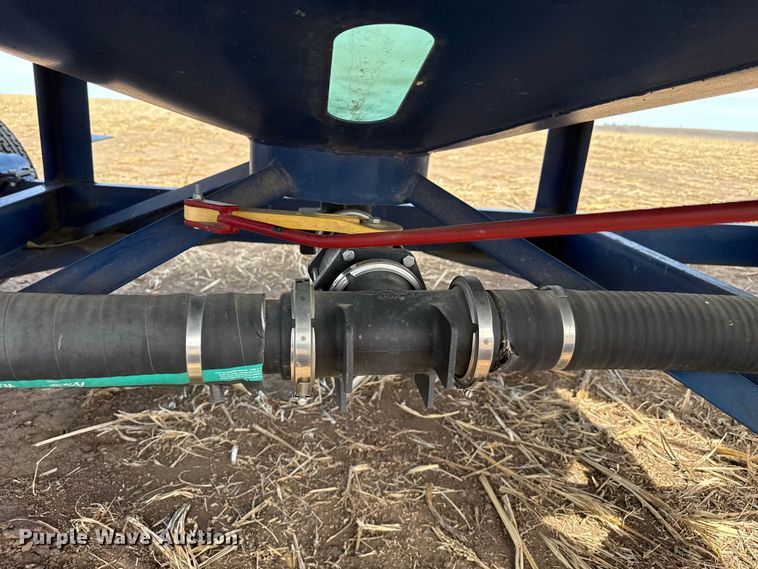 image for item DZ5305 2013 Skiles Industries nurse tank trailer