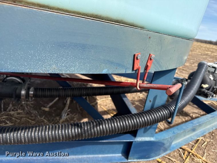 image for item DZ5305 2013 Skiles Industries nurse tank trailer