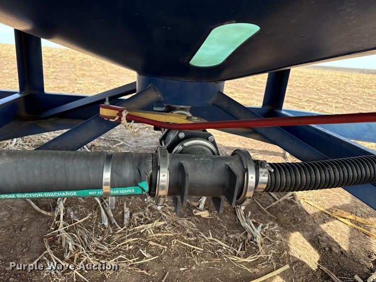 image for item DZ5305 2013 Skiles Industries nurse tank trailer