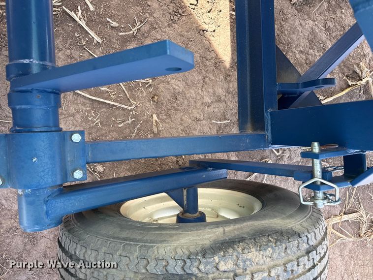 image for item DZ5305 2013 Skiles Industries nurse tank trailer