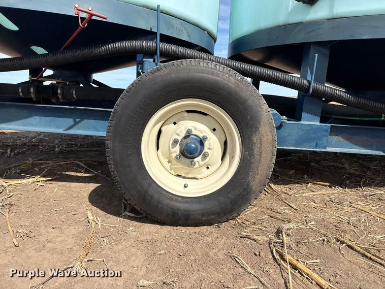 image for item DZ5305 2013 Skiles Industries nurse tank trailer