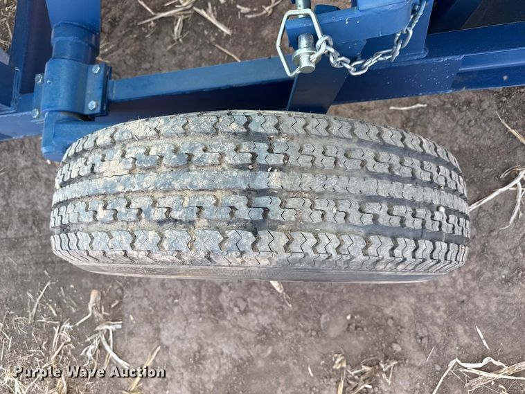 image for item DZ5305 2013 Skiles Industries nurse tank trailer