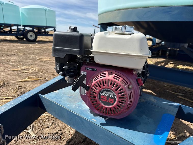 image for item DZ5306 2013 Skiles Industries nurse tank trailer