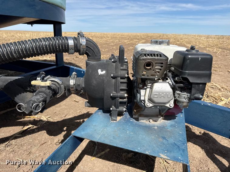 image for item DZ5306 2013 Skiles Industries nurse tank trailer