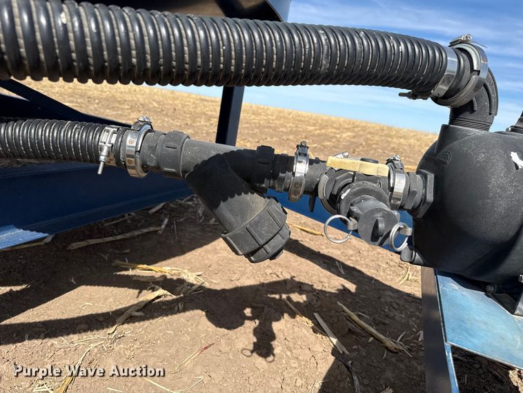 image for item DZ5306 2013 Skiles Industries nurse tank trailer