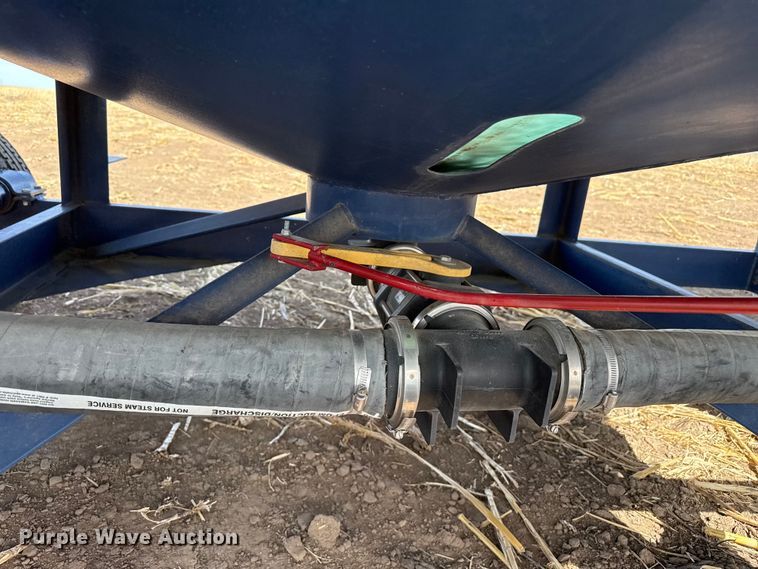 image for item DZ5306 2013 Skiles Industries nurse tank trailer