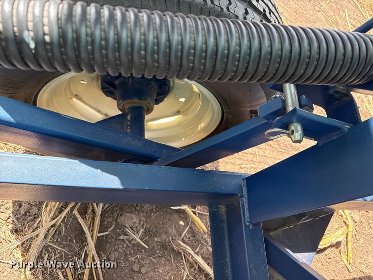 image for item DZ5306 2013 Skiles Industries nurse tank trailer