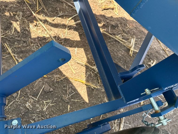 image for item DZ5306 2013 Skiles Industries nurse tank trailer