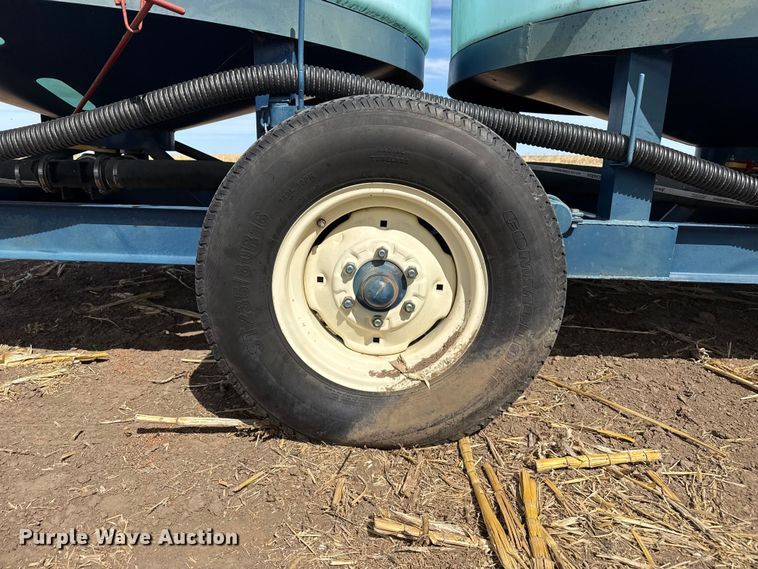 image for item DZ5306 2013 Skiles Industries nurse tank trailer