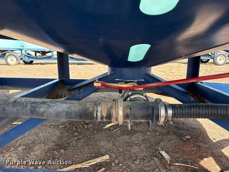 image for item DZ5307 2013 Skiles Industries nurse tank trailer