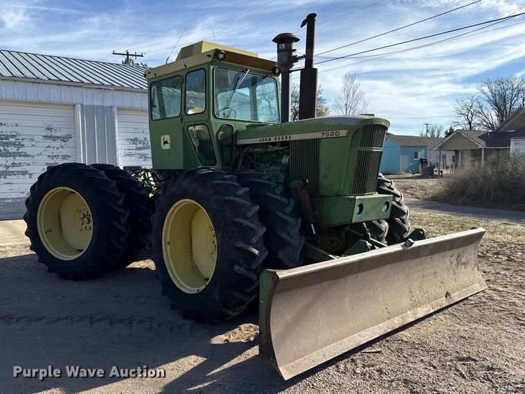 image for item DZ5311 1974 John Deere 7520 4WD tractor