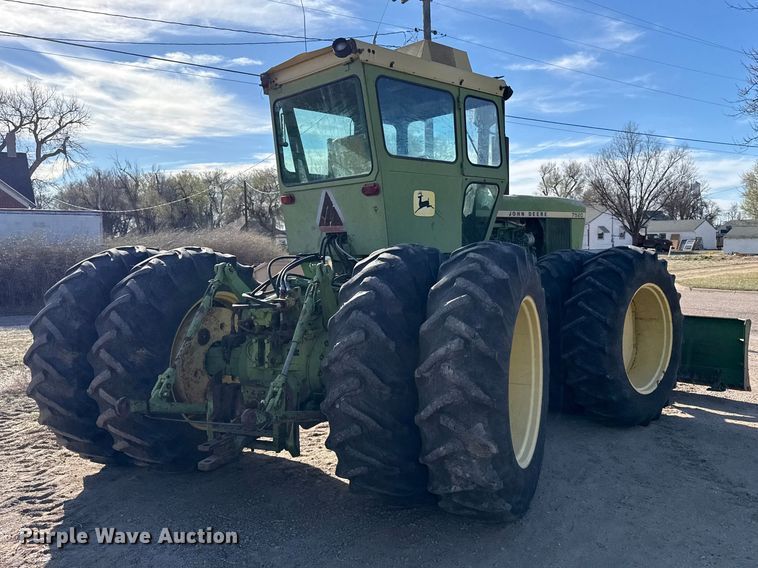 image for item DZ5311 1974 John Deere 7520 4WD tractor