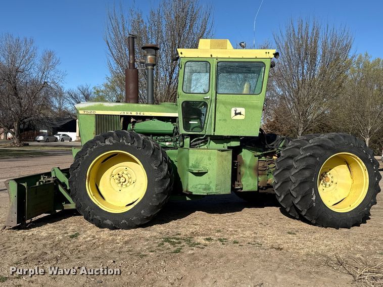 image for item DZ5311 1974 John Deere 7520 4WD tractor