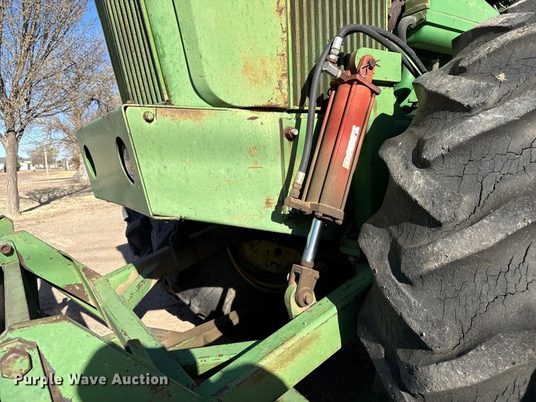 image for item DZ5311 1974 John Deere 7520 4WD tractor