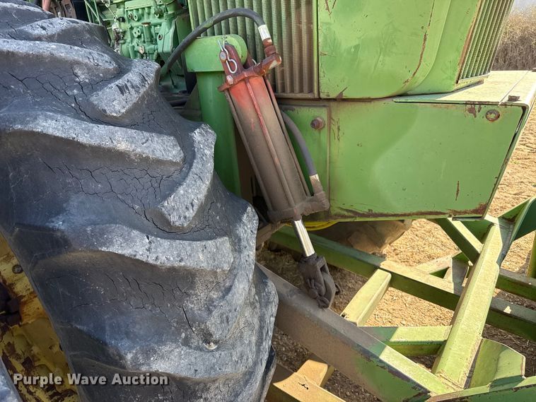 image for item DZ5311 1974 John Deere 7520 4WD tractor