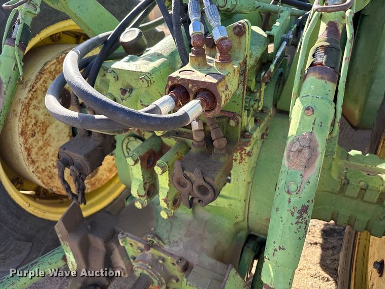 image for item DZ5311 1974 John Deere 7520 4WD tractor