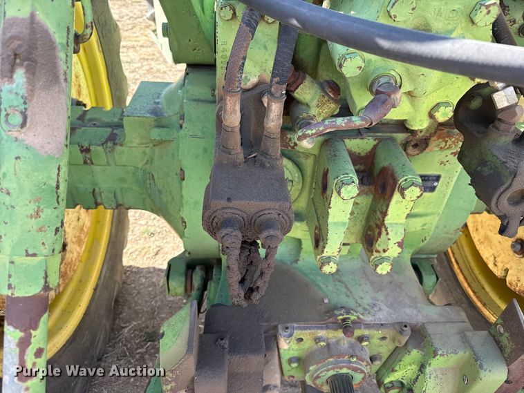 image for item DZ5311 1974 John Deere 7520 4WD tractor