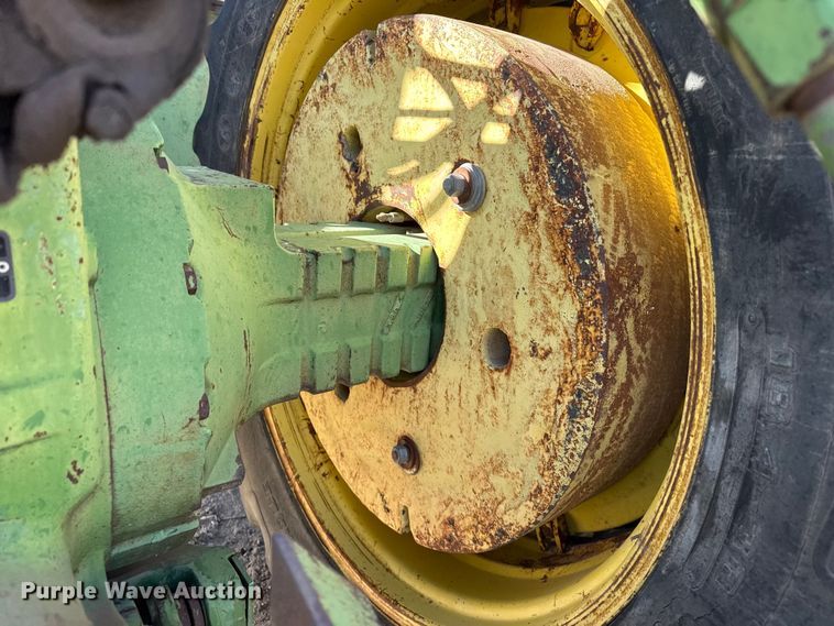 image for item DZ5311 1974 John Deere 7520 4WD tractor