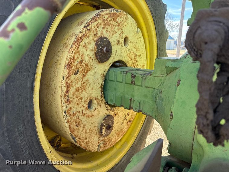 image for item DZ5311 1974 John Deere 7520 4WD tractor