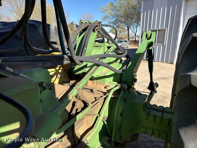 image for item DZ5311 1974 John Deere 7520 4WD tractor