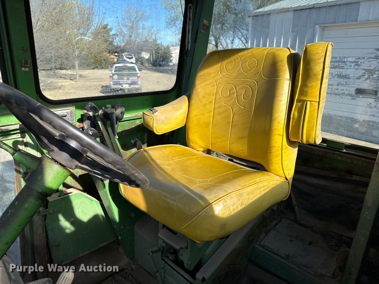image for item DZ5311 1974 John Deere 7520 4WD tractor