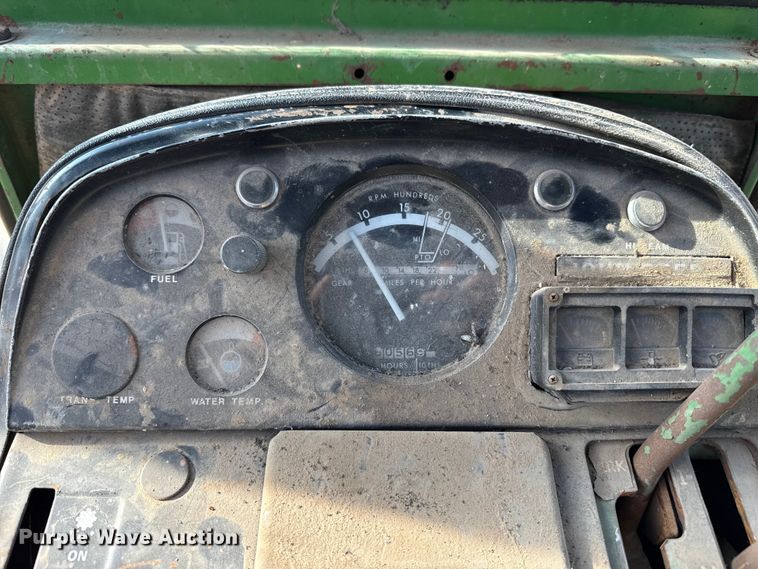 image for item DZ5311 1974 John Deere 7520 4WD tractor