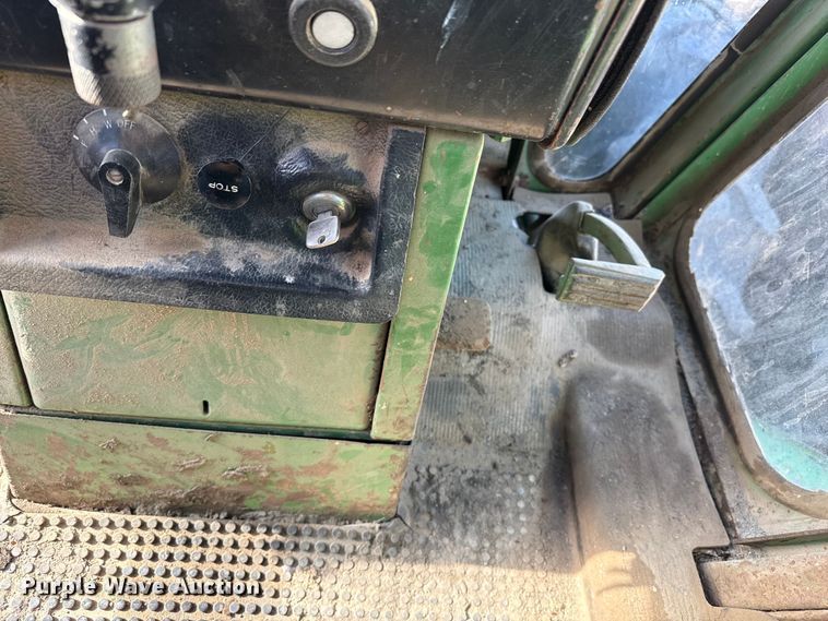 image for item DZ5311 1974 John Deere 7520 4WD tractor