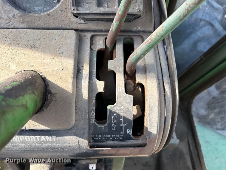 image for item DZ5311 1974 John Deere 7520 4WD tractor