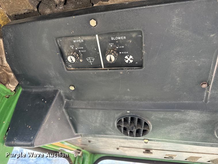 image for item DZ5311 1974 John Deere 7520 4WD tractor