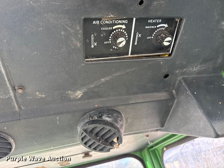 image for item DZ5311 1974 John Deere 7520 4WD tractor