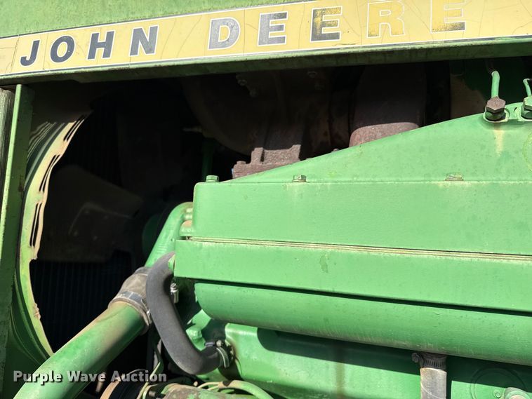 image for item DZ5311 1974 John Deere 7520 4WD tractor