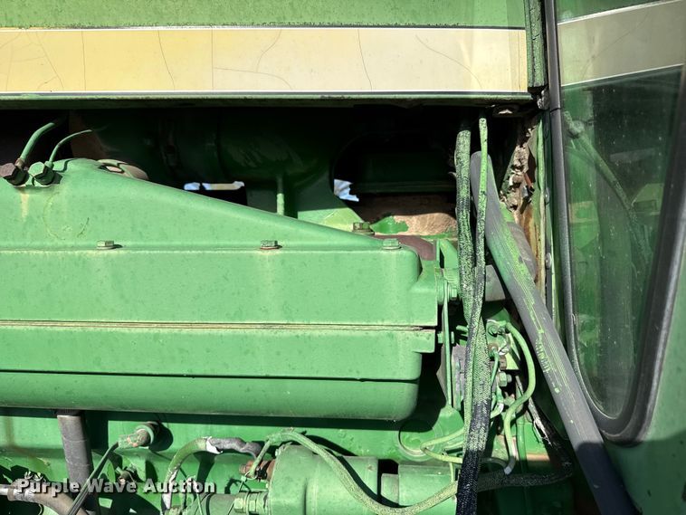 image for item DZ5311 1974 John Deere 7520 4WD tractor