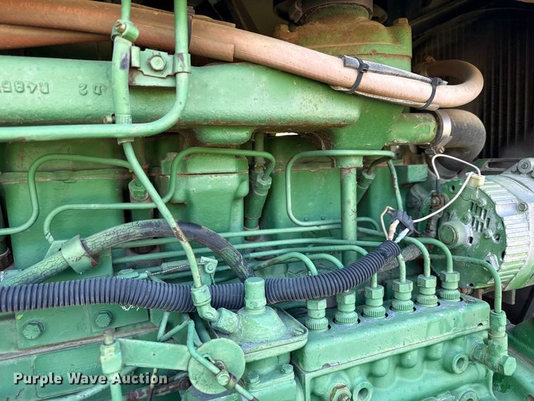 image for item DZ5311 1974 John Deere 7520 4WD tractor