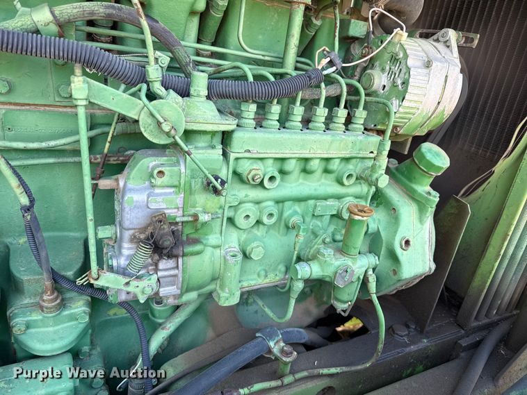 image for item DZ5311 1974 John Deere 7520 4WD tractor