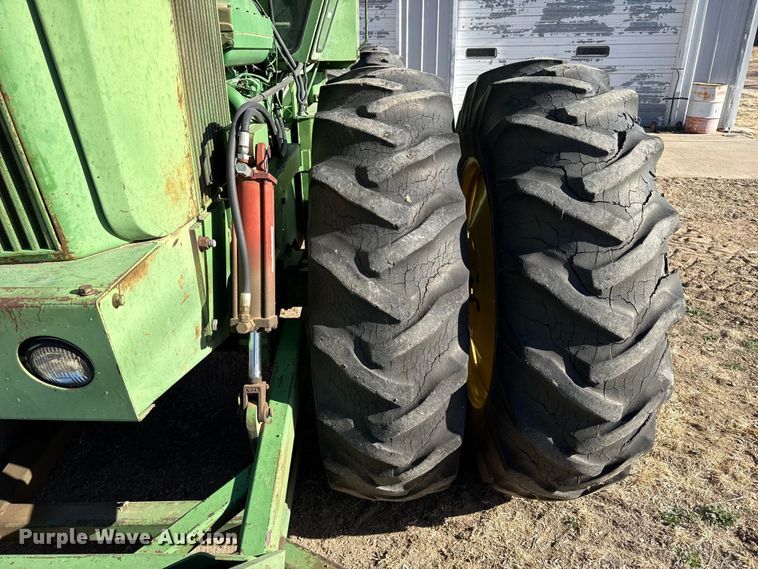 image for item DZ5311 1974 John Deere 7520 4WD tractor