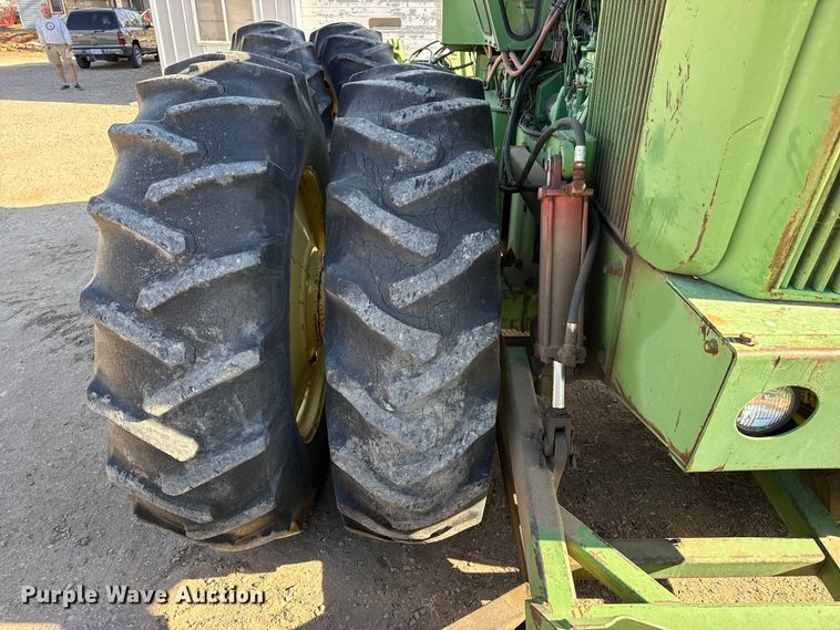 image for item DZ5311 1974 John Deere 7520 4WD tractor