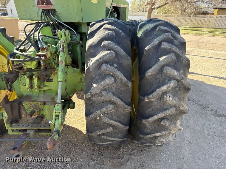 image for item DZ5311 1974 John Deere 7520 4WD tractor