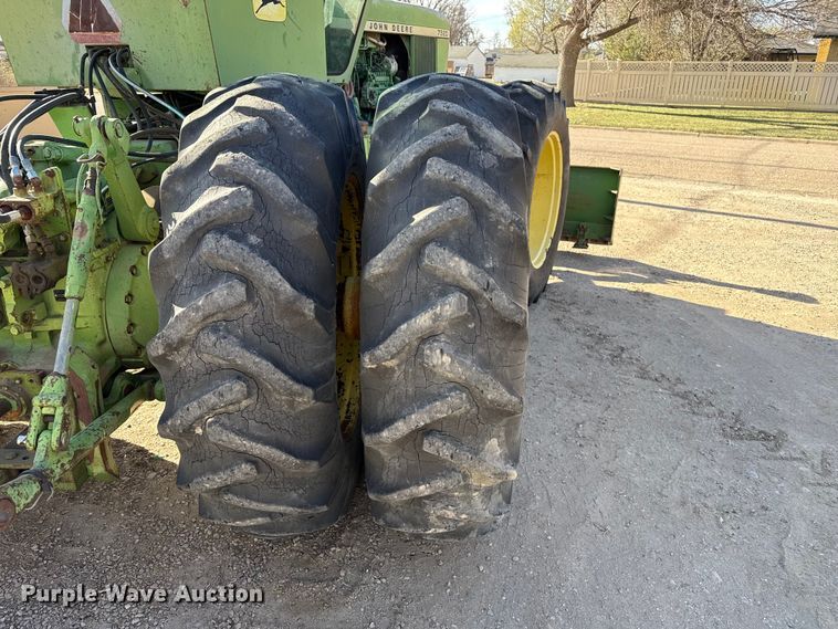 image for item DZ5311 1974 John Deere 7520 4WD tractor